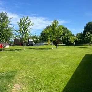 https://lazy-bunny-lodge-with-hot-tub.yorkshirehotels.net
