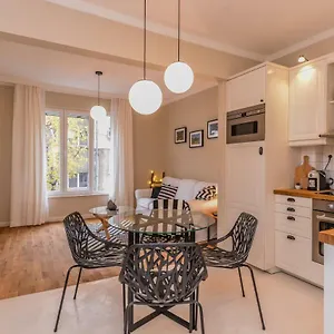 https://ccoellie-aesthetic-two-bedroom-apartment-next-to-the.sofiahotelsbg.com